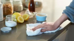 Produtos de limpeza profissional vs caseiros